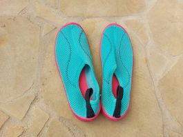 Chaussures d'eau turquoise et rose, pointure 34/35
