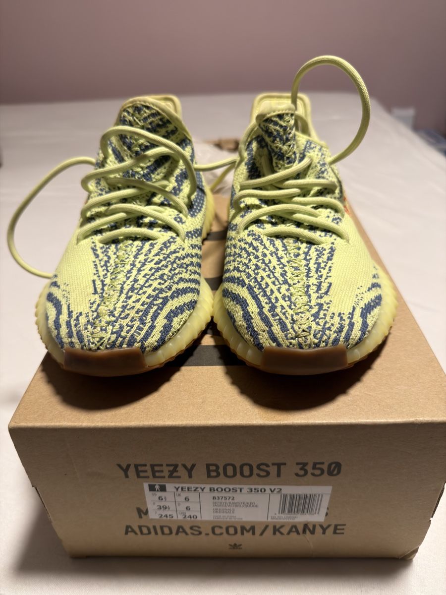 Adidas Scarpe da donna: Yeezy 350 V2  – Usato da Amriswil venduto da diegofend
