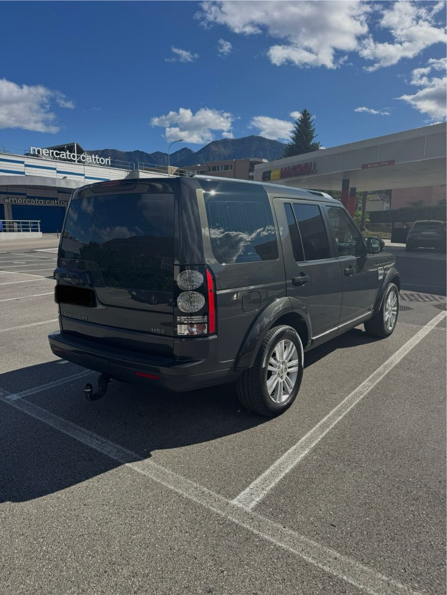 Land Rover Automobili: Land Rover Discovery 4, interni in pelle. – Usato da Losone venduto da Thao8 8
