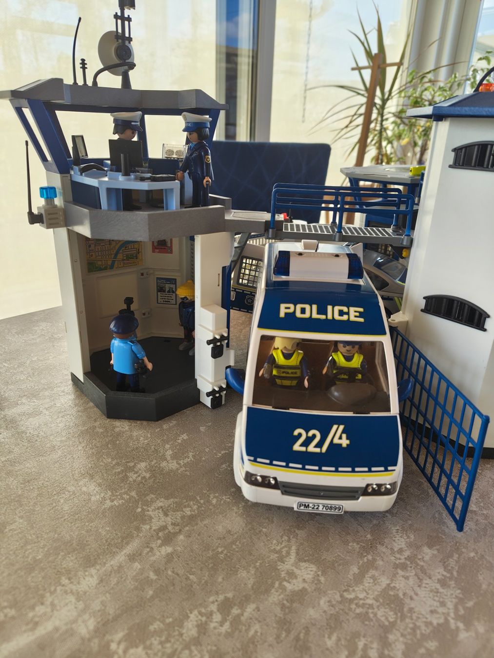 Playmobil Spielzeuge: Playmobil Polizeistation mit Fahrzeugen – Gebraucht aus Affeltrangen von Faman20 2