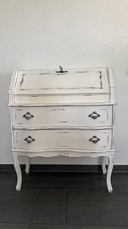Schreibtische: Schöner Sekretär im Shabby chic Stil – Gebraucht aus Frick von TheBurningHeart