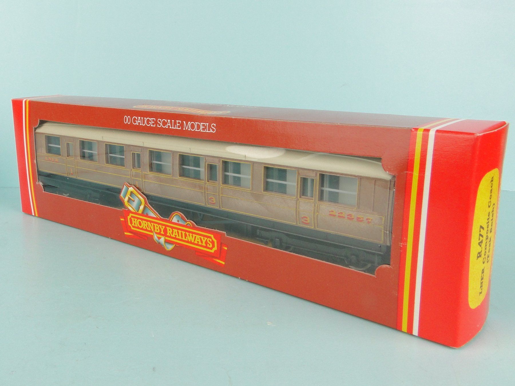Hornby Modellini di ferrovie: Hornby R 477 LNER Coach – Usato da Bülach venduto da cann11 5