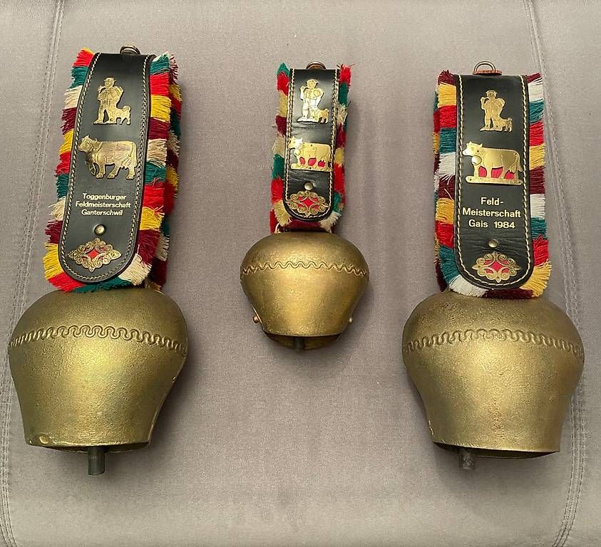 Glocken & Treicheln: Glocken mit Riemen-Beschlag – Gebraucht aus Schwarzenbach SG von hei_5gvr