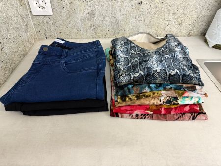 9-teiliges Kleiderpaket JW Grösse 38 - 6 Shirts und 3 Hosen