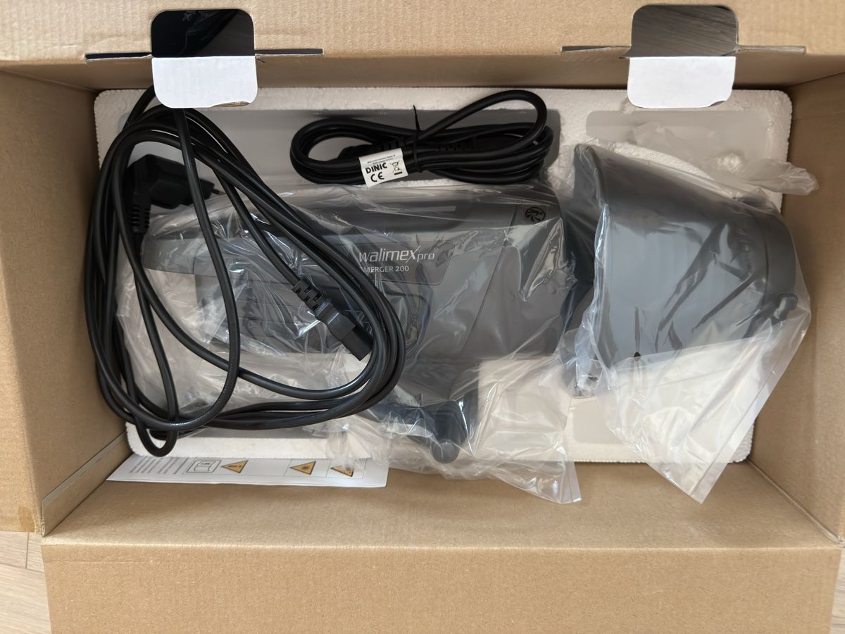 Walimex Blitze: Walimex pro Studioblitz Emerger 200 – Neu (gemäss Beschreibung) aus Sarmenstorf von Nathaliie_21 2