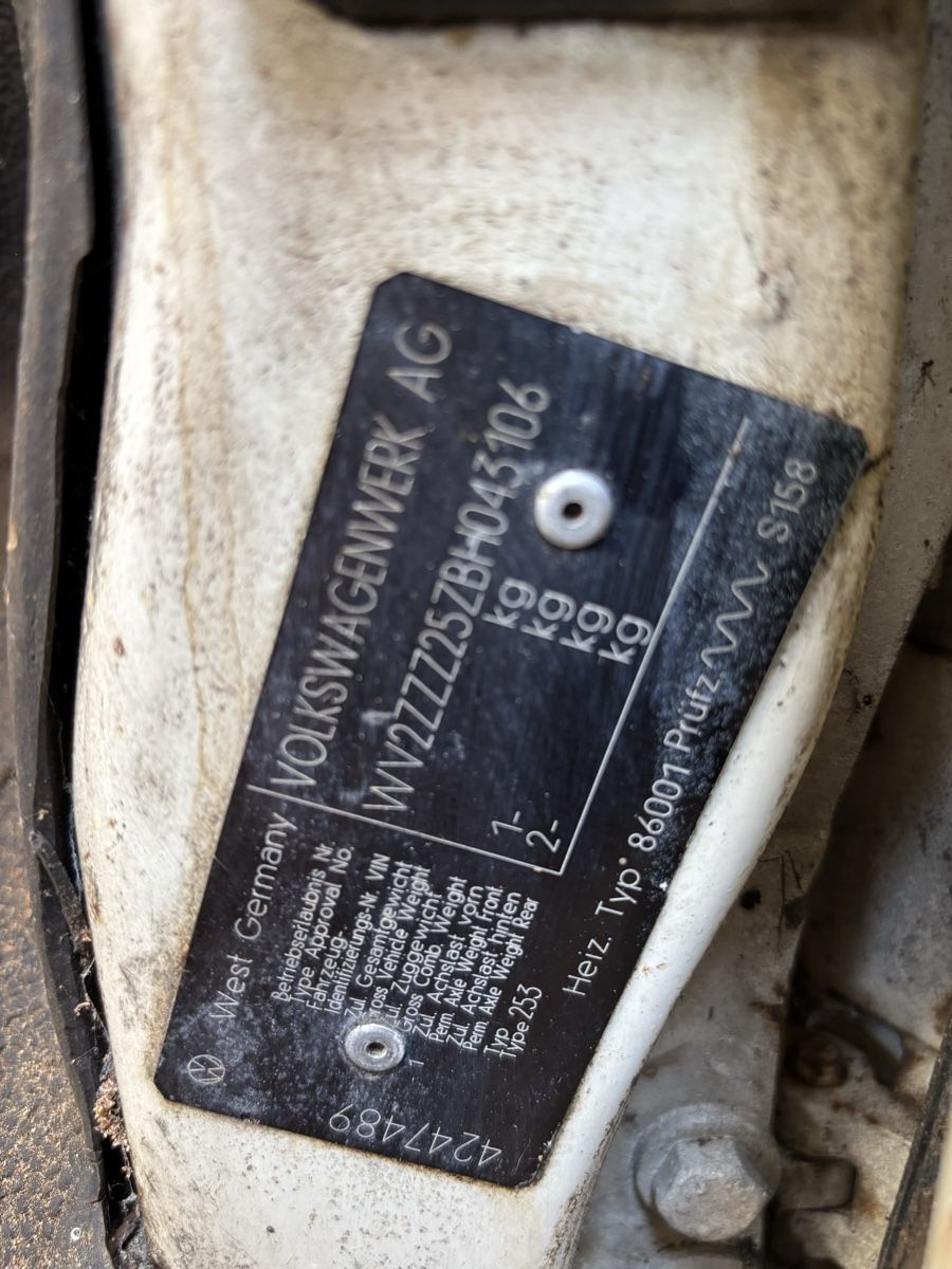 VW Automobili: Vw Bus T3 ca1981 Scheunenfund, Luftgekültermotor – Usato da Engelburg venduto da schrotti02 6
