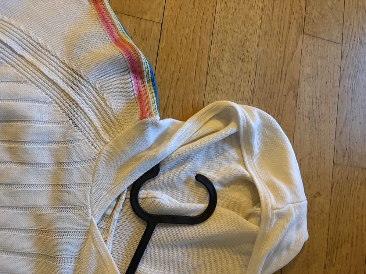 Pulls & Sweat-shirts: Pull à capuche blanc, rayures arc-en-ciel, taille M – Neuf (Voir description) à Martigny par O96 2