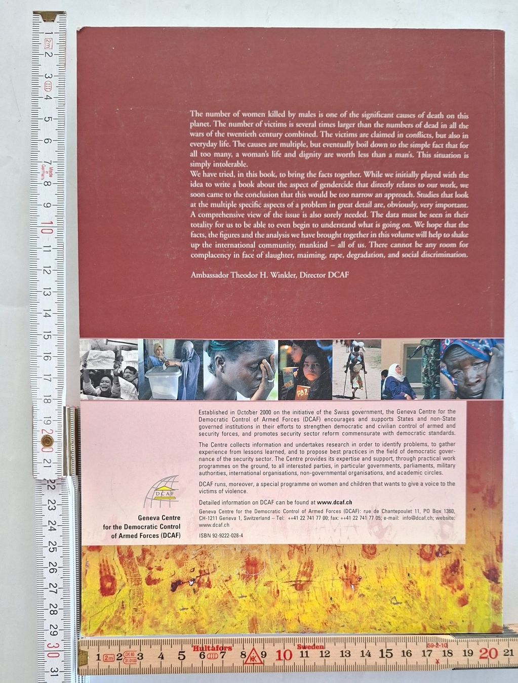Libri: Women in an Insecure World Buch – Usato da Opfikon venduto da Diversamente 1