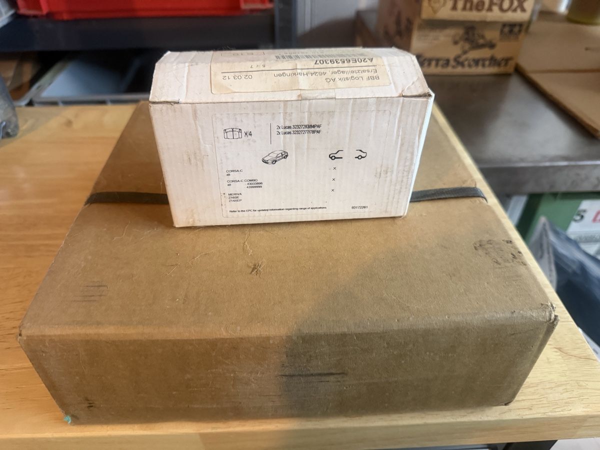 Opel Tutti pezzi di ricambio auto: Disques et plaquettes Opel corsa C – Nuovo e nell'imballaggio originale da Villarepos venduto da manotas