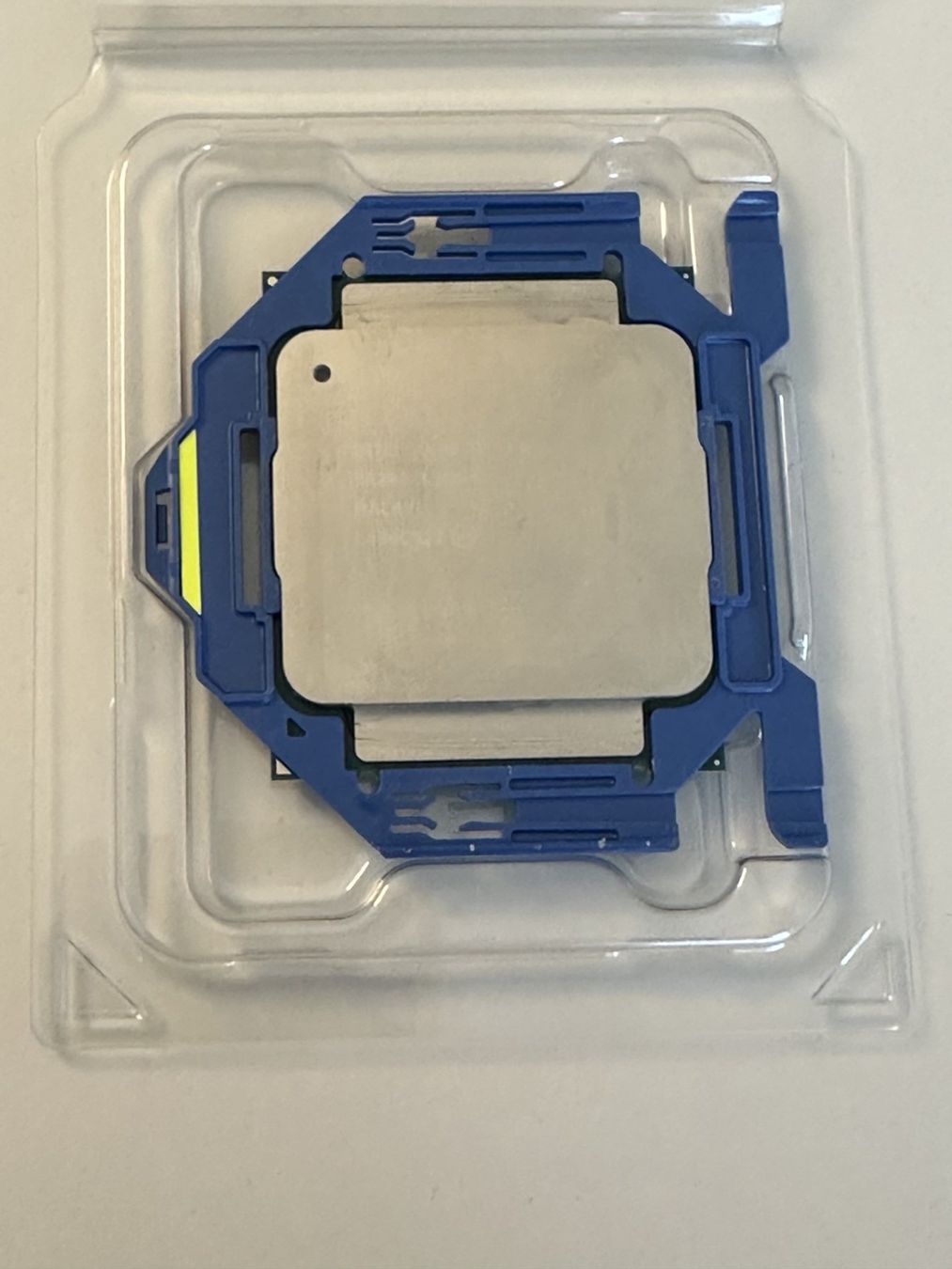 Intel Server: CPU Intel Xeon 3.2GHZ E5-2667V3 SR203 – Usato da Münsingen venduto da Hanibal26