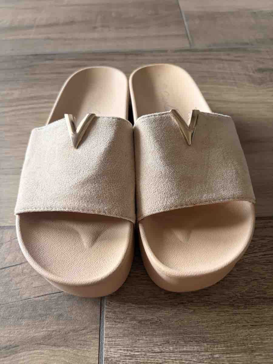 Scarpe da donna: Damen Pantoletten beige Gr. 38 – Usato da Thundorf venduto da pag_9852