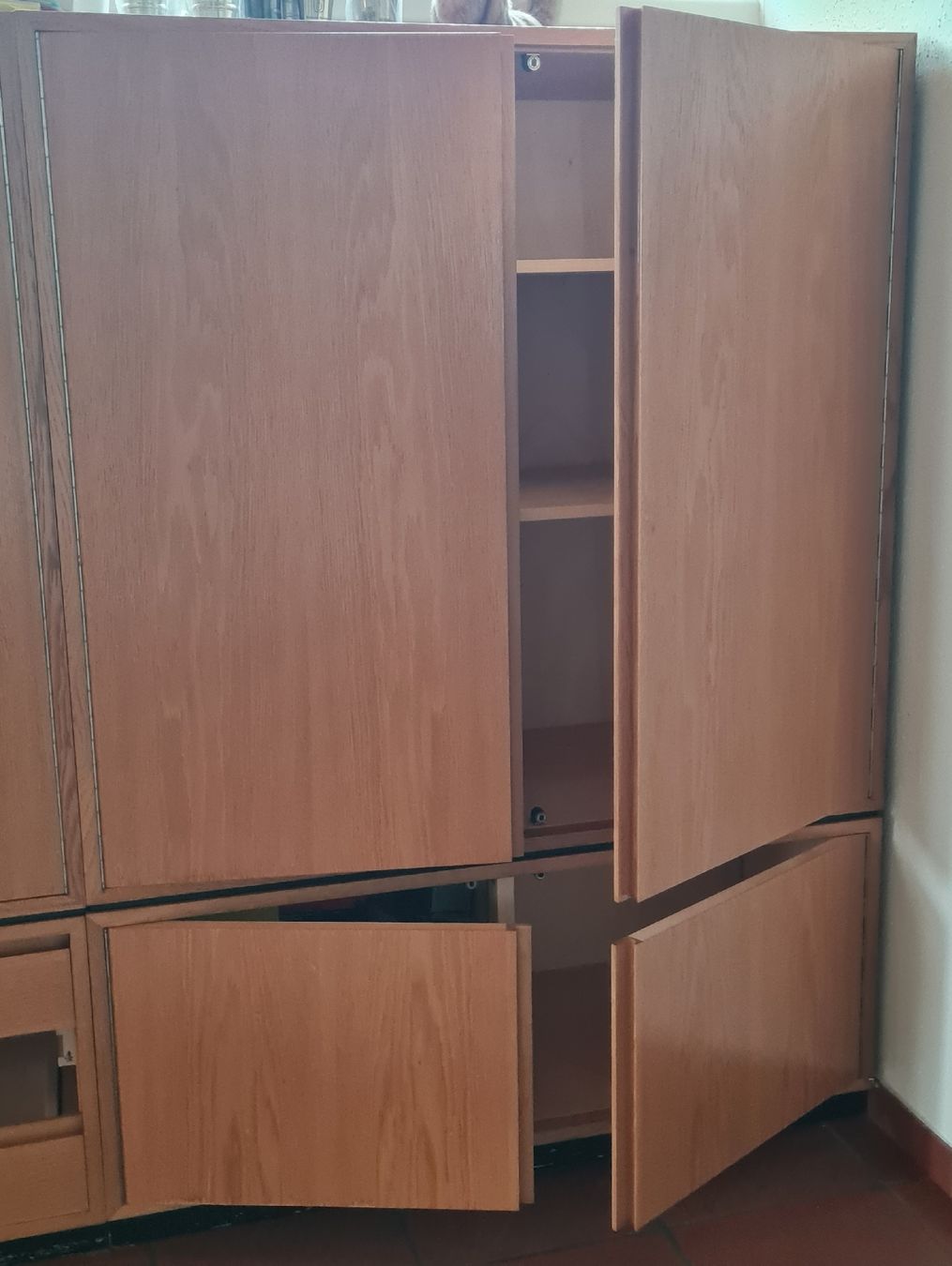 Armadi: Wandschrank mit 4 Türen – Usato da Kleinandelfingen venduto da reg_yg6p 1