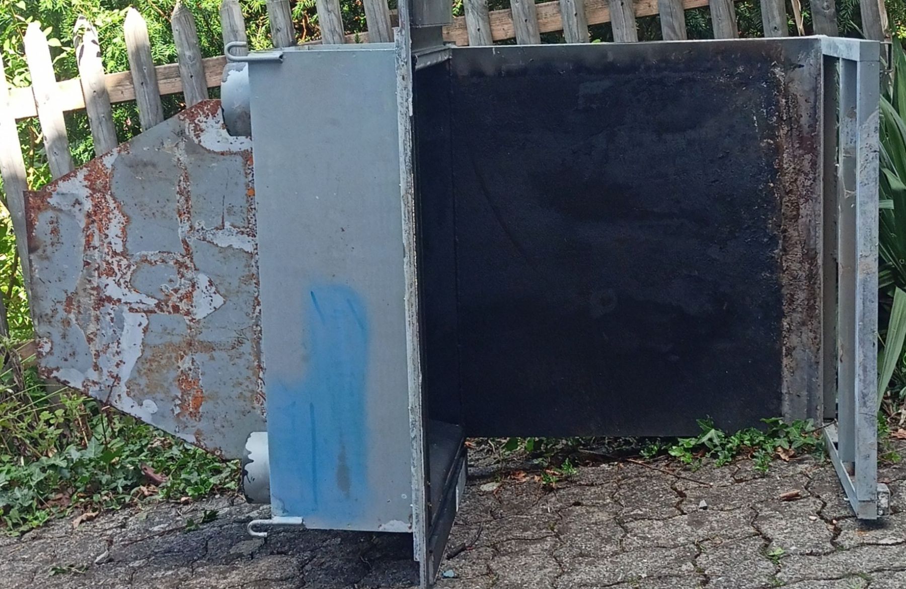 Camini: Eisengestell eines Cheminee – Usato da Rickenbach Sulz venduto da motoquero75
