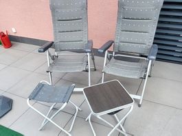 Gartenstühle Set mit Hockern und Tisch gebraucht grau