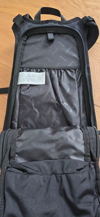 Oakley Zaini: Oakley Bike Rucksack – Nuovo (secondo la descrizione) da Zäziwil venduto da Lesny3 1