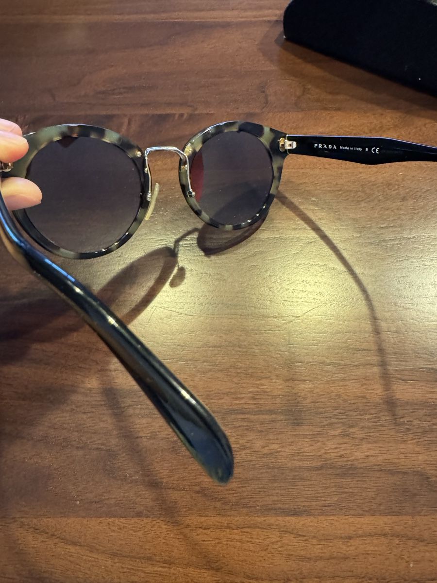 Prada Brillen & Gläser: Prada Sunglasses Round Tortoise Frame With Case – Defekt aus Aarau Rohr von mic_d6nr 5