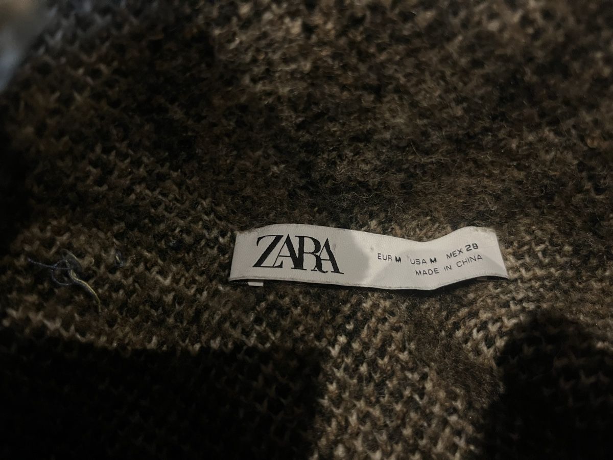 Zara Maglioni & Felpe: Zara Pullover mit Zebra-Muster – Usato da St. Gallen venduto da lun_2szn 1