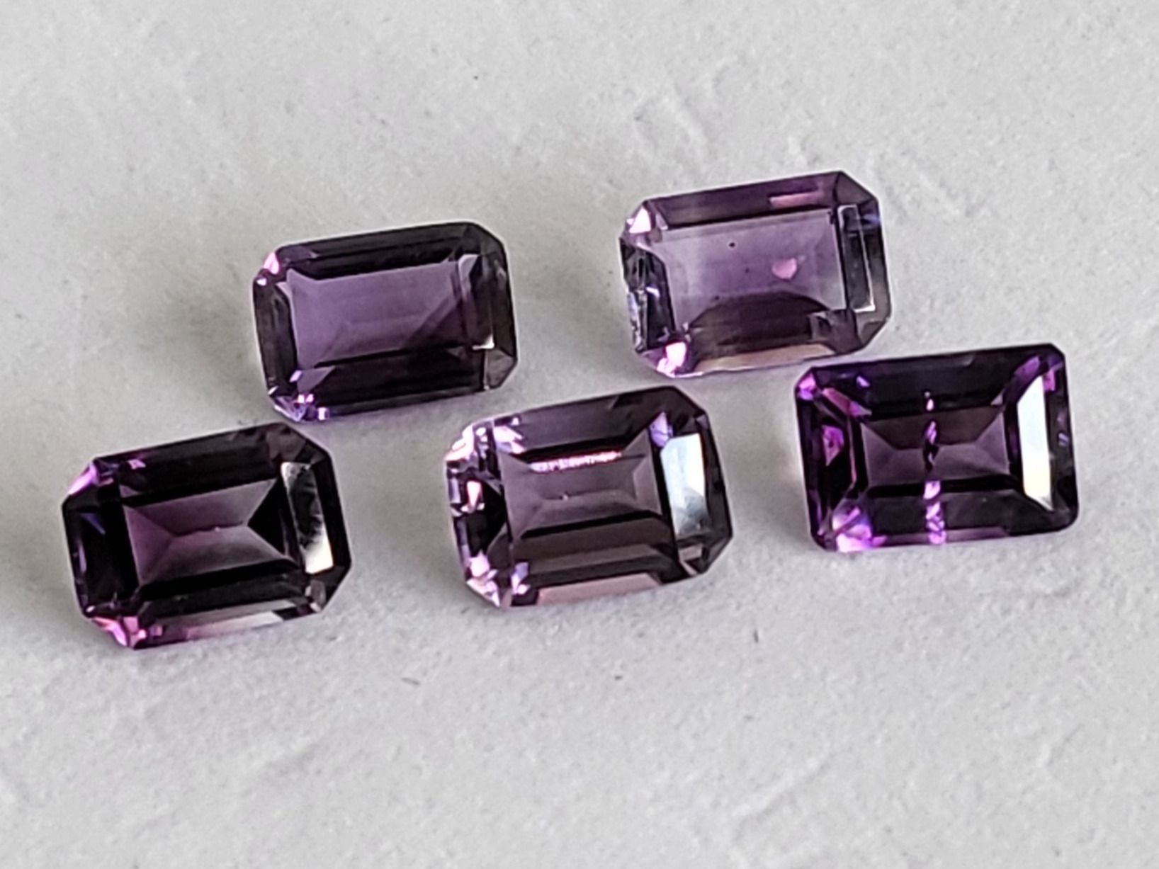 Pietre preziose: Améthystes AA octogonales 7 x 5 mm / 0.60 ct – Nuovo (secondo la descrizione) da La Chaux-de-Fonds venduto da j-aime-les-gemmes