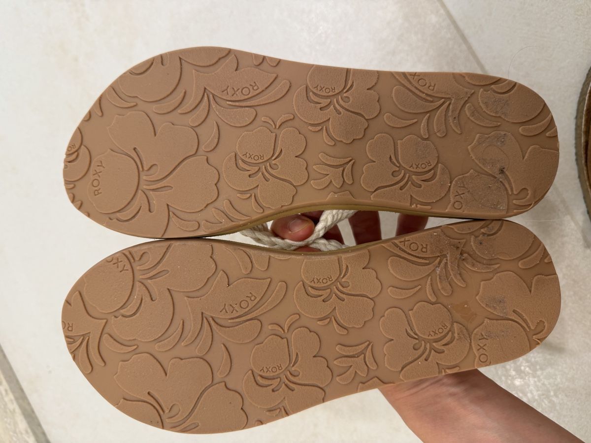 Roxy Chaussures femmes: Roxy Flip Flops White Braided Size 38 new – Neuf avec emballage d'origine à Corsier GE par Karol_save_planet 5