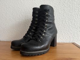 Schwarze Stiefelette  mit Absatz, Gr. 38, Top Zustand!