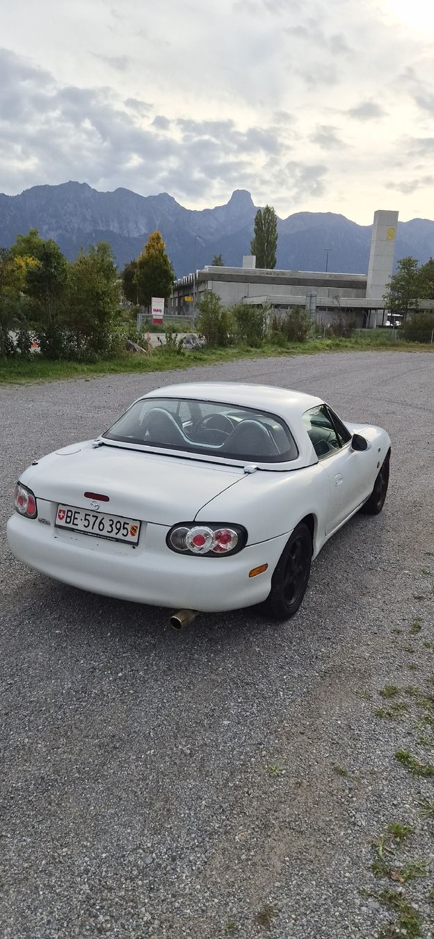 Mazda Autos: Mazda MX-5 1.6 Millenium Edition  – D'occasion à Thun par Adam037