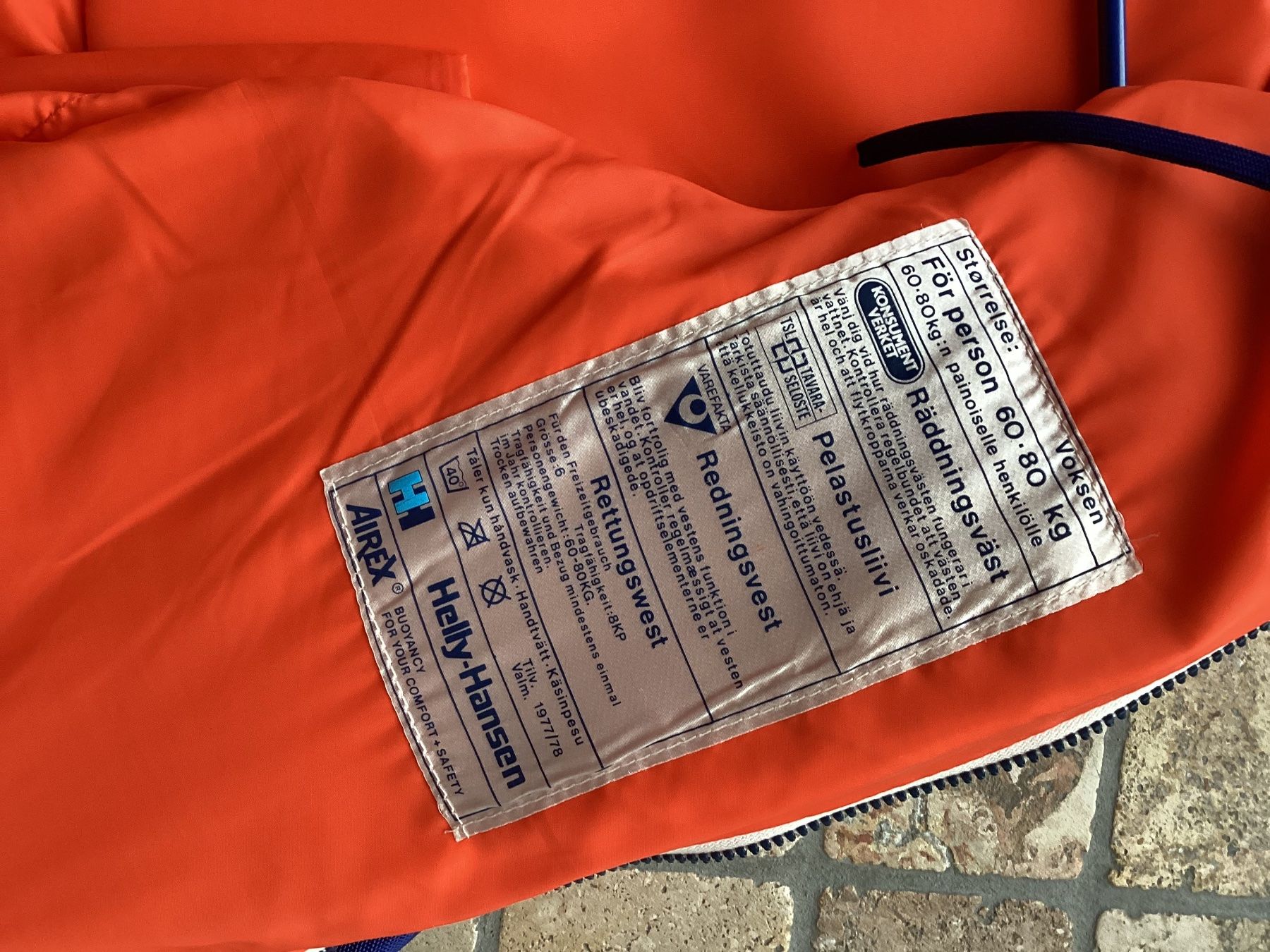 Helly Hansen Giubbotti di salvataggio: Feststoffschwimmweste Helly Hansen, 60-80 kg – Usato da Mörschwil venduto da Monzar 2