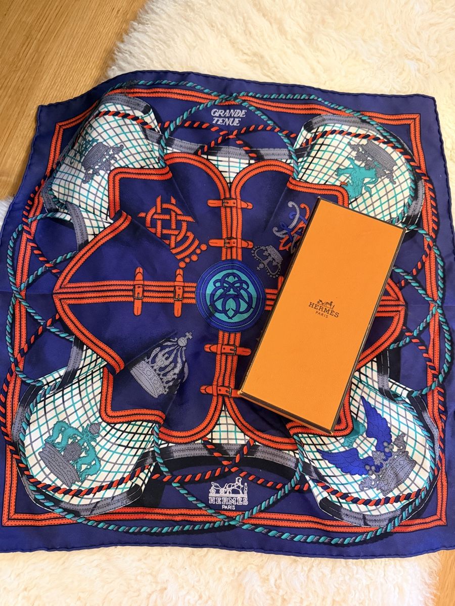 Hermès Foulard & Sciarpe: Foulard gavroche hermès – Usato da Lausanne venduto da Meganelausanne
