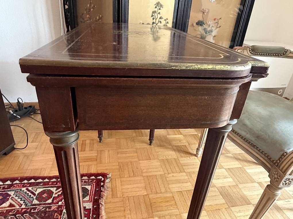 Tavoli: Table ancienne de jeux pliable – Usato da St-Sulpice VD venduto da thi_9tg6