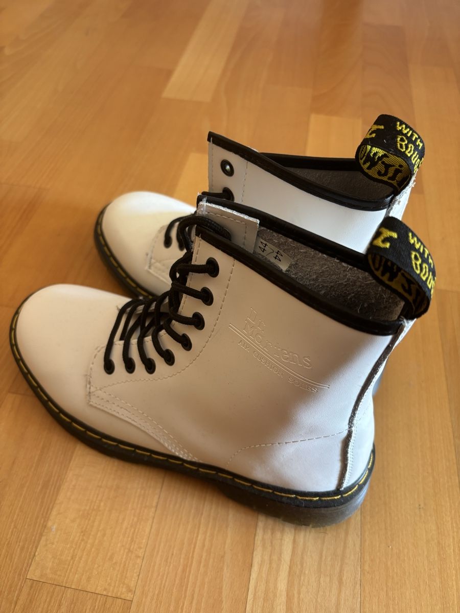 Herrenschuhe: Dr Martens boots white cushion sole – Gebraucht aus Chexbres von doe_xns6 1