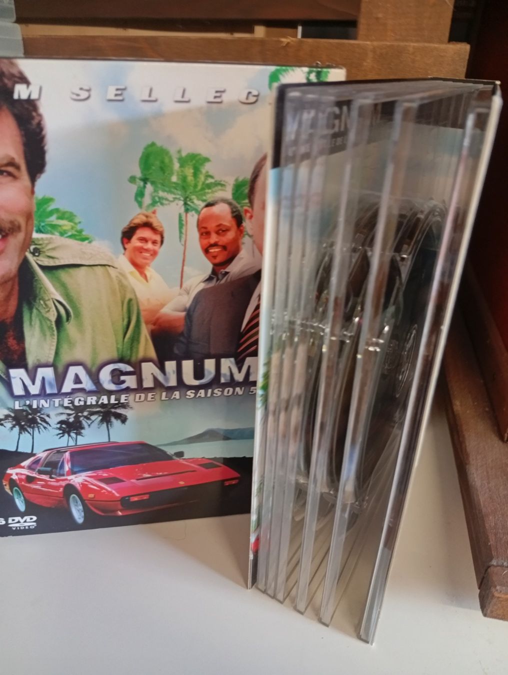 Tutti i DVDs: Magnum saison 5 – Usato da Perrefitte venduto da 36B 1