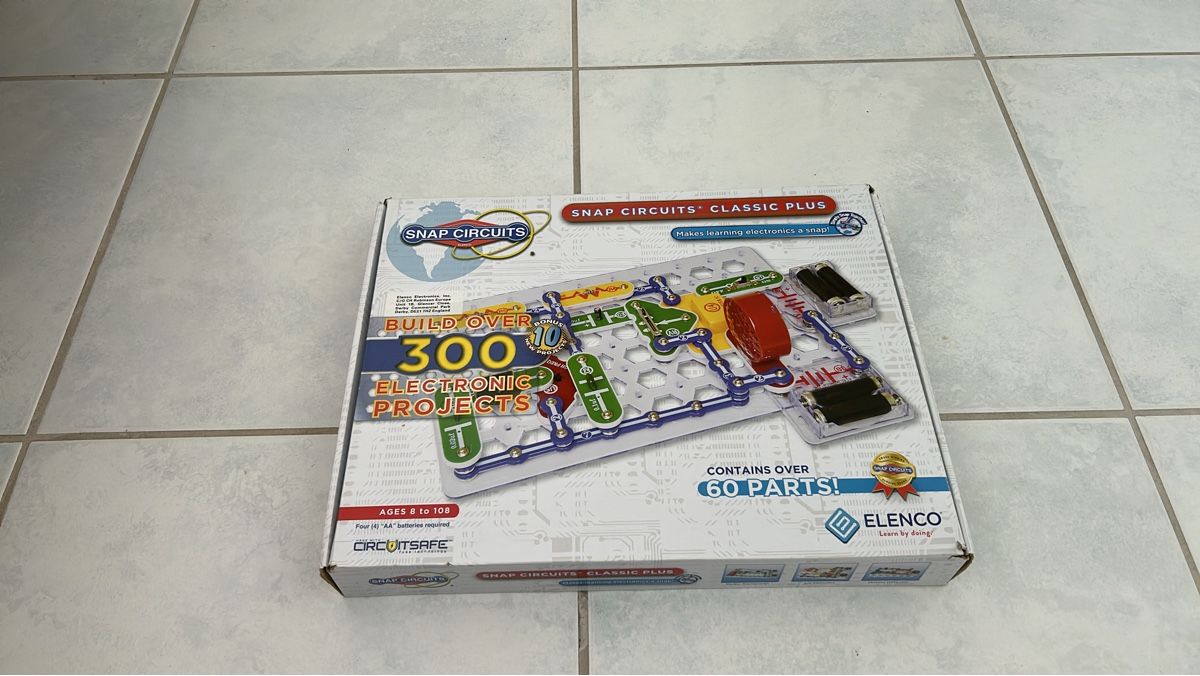 Giochi: Elenco Snap Circuits Classic Plus - 300 Projects Kit – Usato da Maur venduto da J1m.XX65