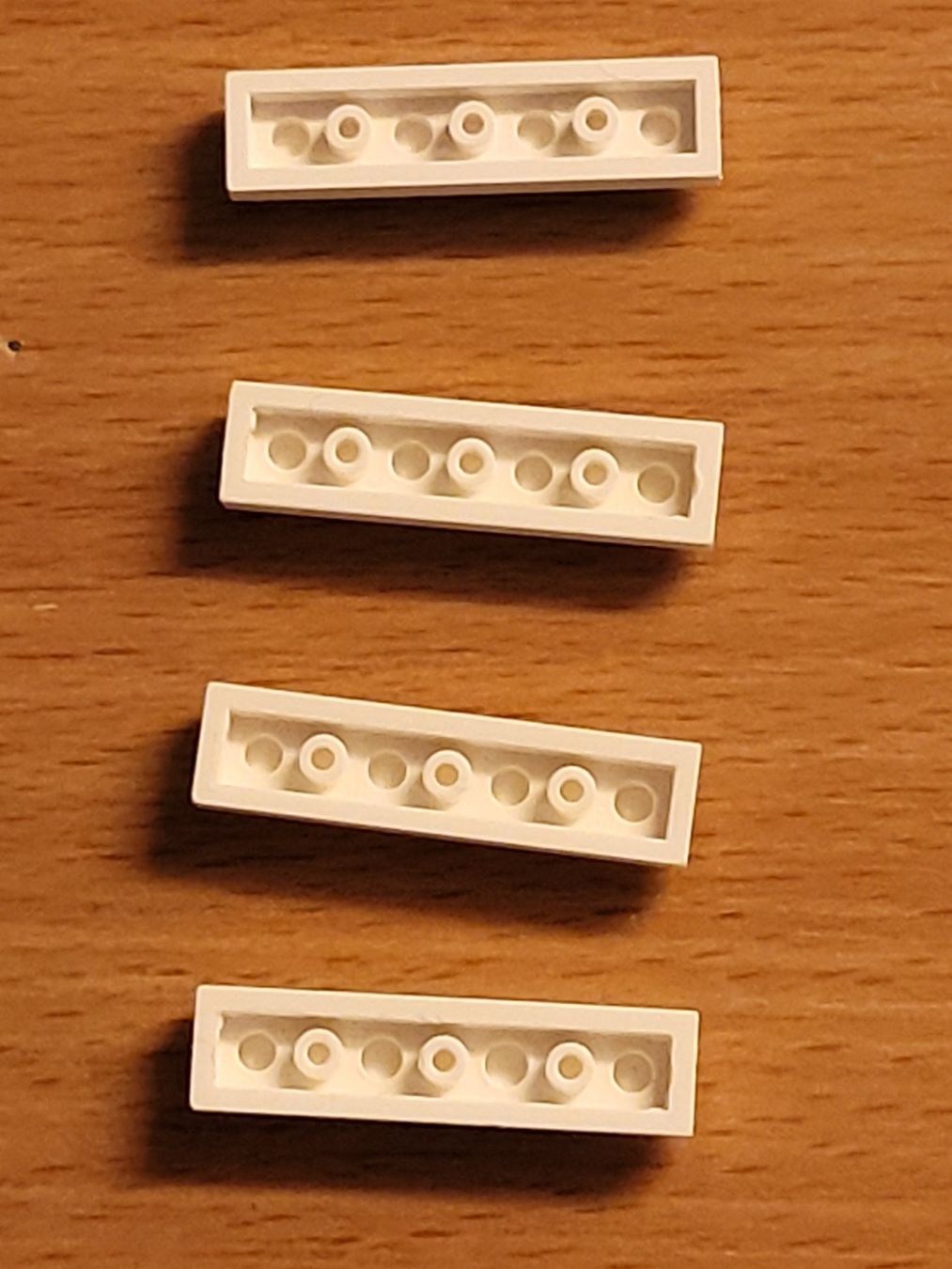 Lego Kit di costruzioni: Lego - 4 pièces blanches plates à 4 tenons – Usato da Payerne venduto da tintin08 1
