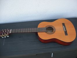 Guitarre von Fachgeschäft sehr schön stammt von Nachlass