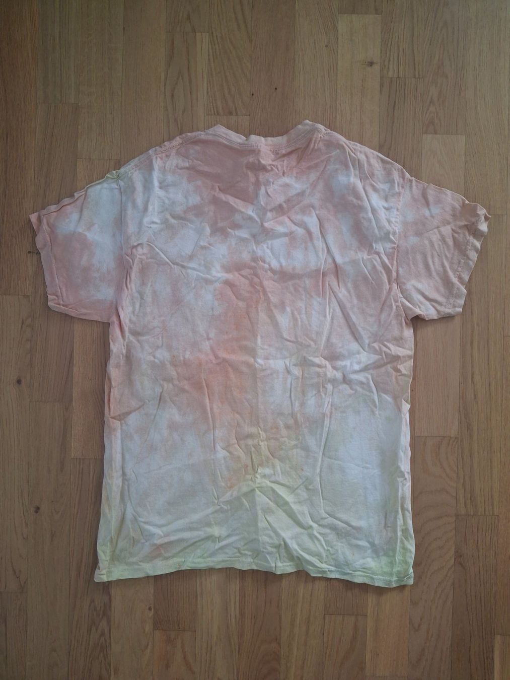 T-shirt: Batik T-Shirt – Nuovo (secondo la descrizione) da Luzern venduto da gab_726g 1