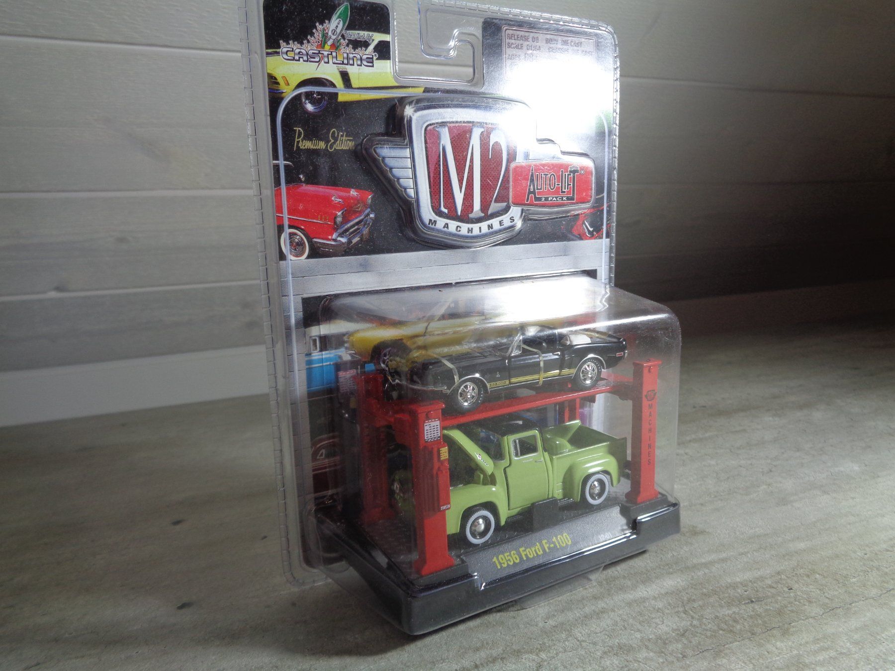 Ford Modellini d'auto: M2 1:64 Classic Car 2x Ford + Lift – Nuovo e nell'imballaggio originale da Reconvilier venduto da rallycar