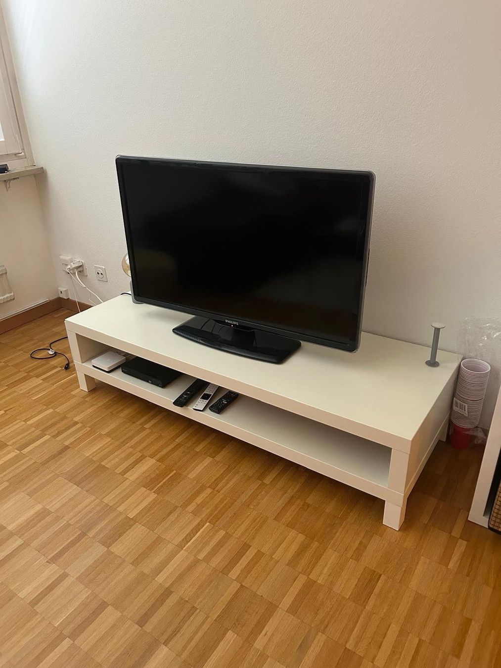 Mobili TV: Fernsehmöbel + Box Gestell zu verkaufen – Usato da Basel venduto da cao_gn85