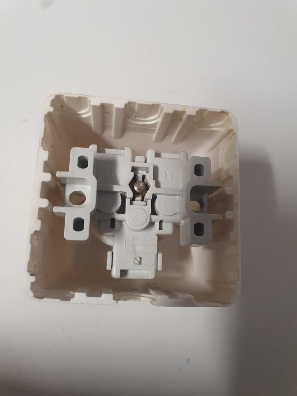 Spine: AP T13 Steckdose T13 Typ13 weiss – Usato da Zürich venduto da Alibaba1234 3