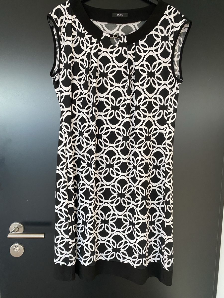 Vestiti: Sommerkleid schwarz-weiss gemustert Gr. 46 elastisch – Usato da Meggen venduto da 6003Luzern
