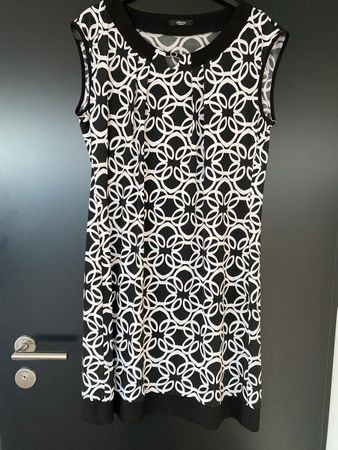 Sommerkleid schwarz-weiss gemustert Gr. 46 elastisch