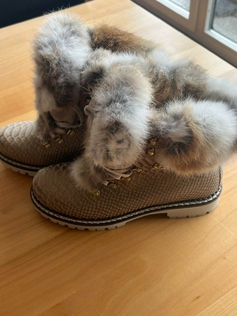 Damenschuhe: Winterstiefel – Neu (gemäss Beschreibung) aus Erlinsbach von com_d92c