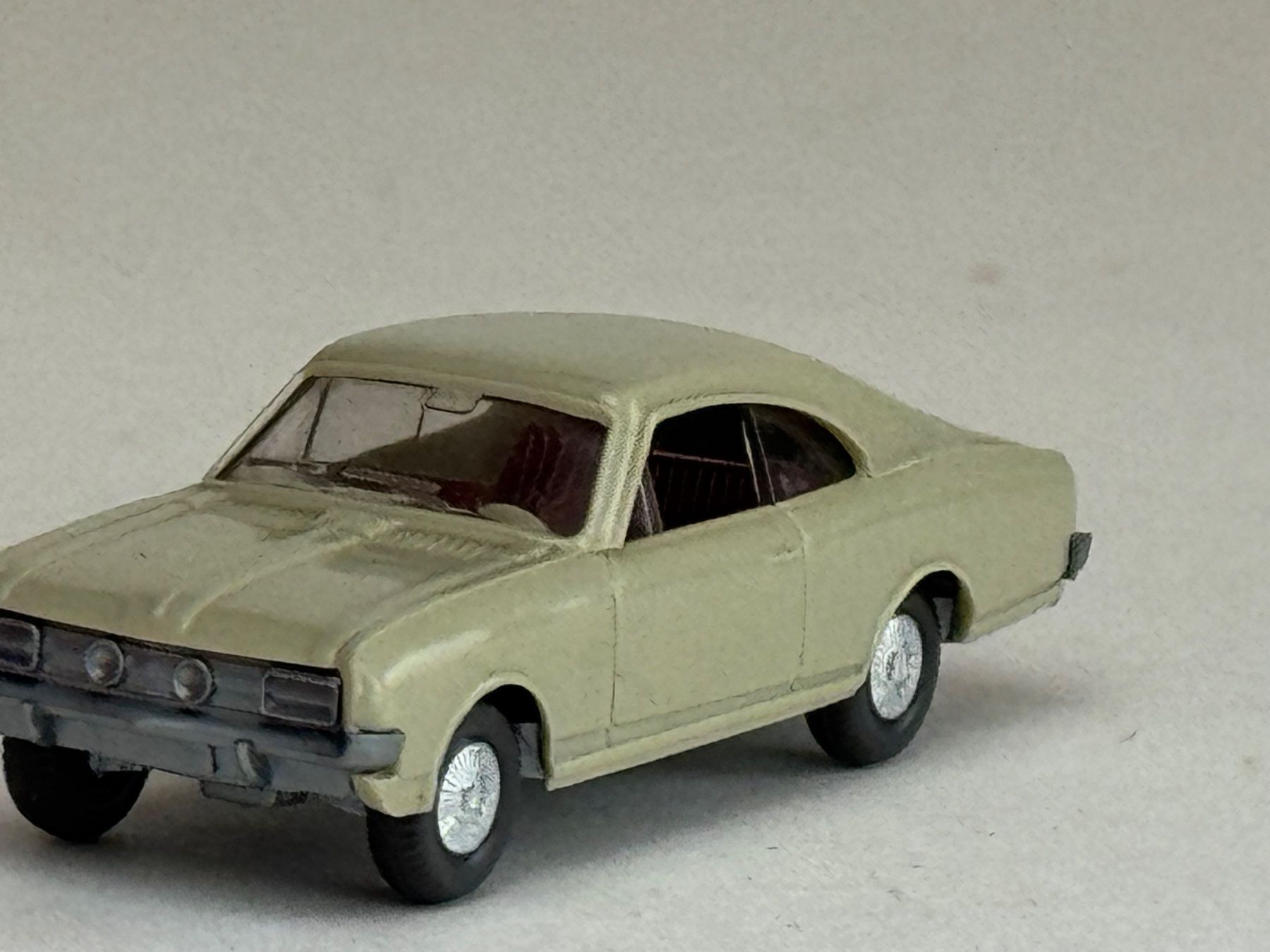 Wiking Modellautos: Opel Commodore Coupe hellgelbgrau – Gebraucht aus Elm von Wikmtz