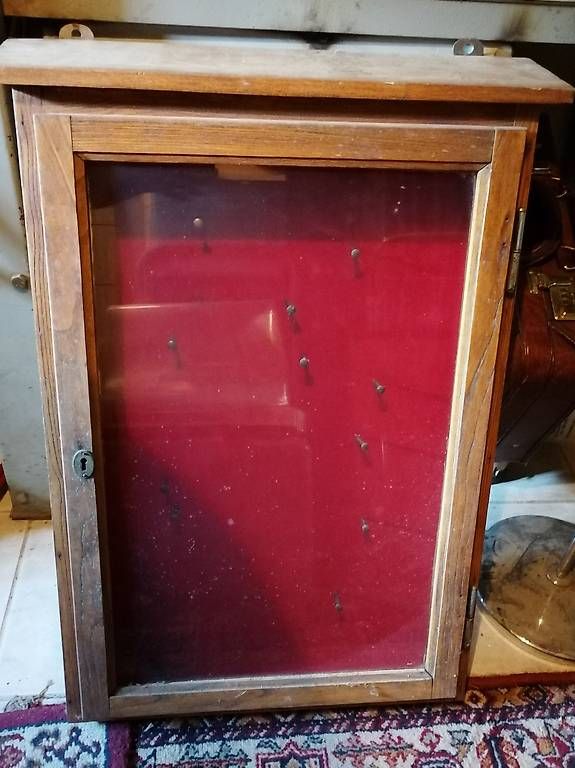 Vetrine: Vitrine en chêne ancienne – Usato da Cheyres venduto da Capitain
