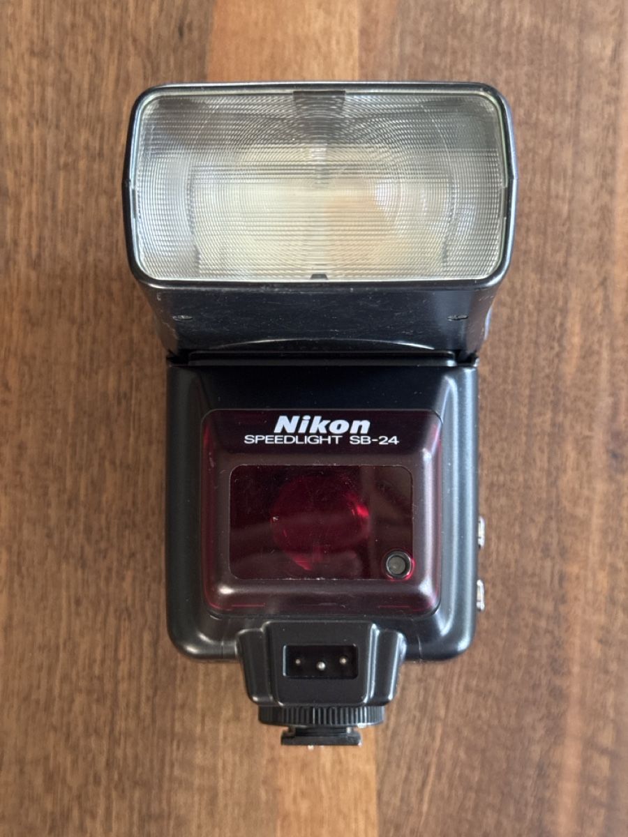Nikon Flash: Nikon SPEEDLIGHT SB-24 Blitzgeraet guter Zustand – Usato da Baar venduto da Freethy
