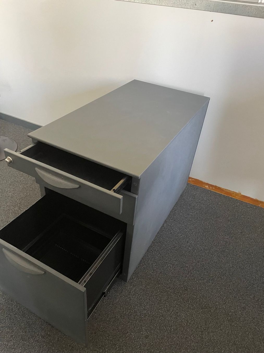 Banconi: Büro Rollcontainer Metall dunkelgrau – Usato da Frenkendorf venduto da pivot02 2