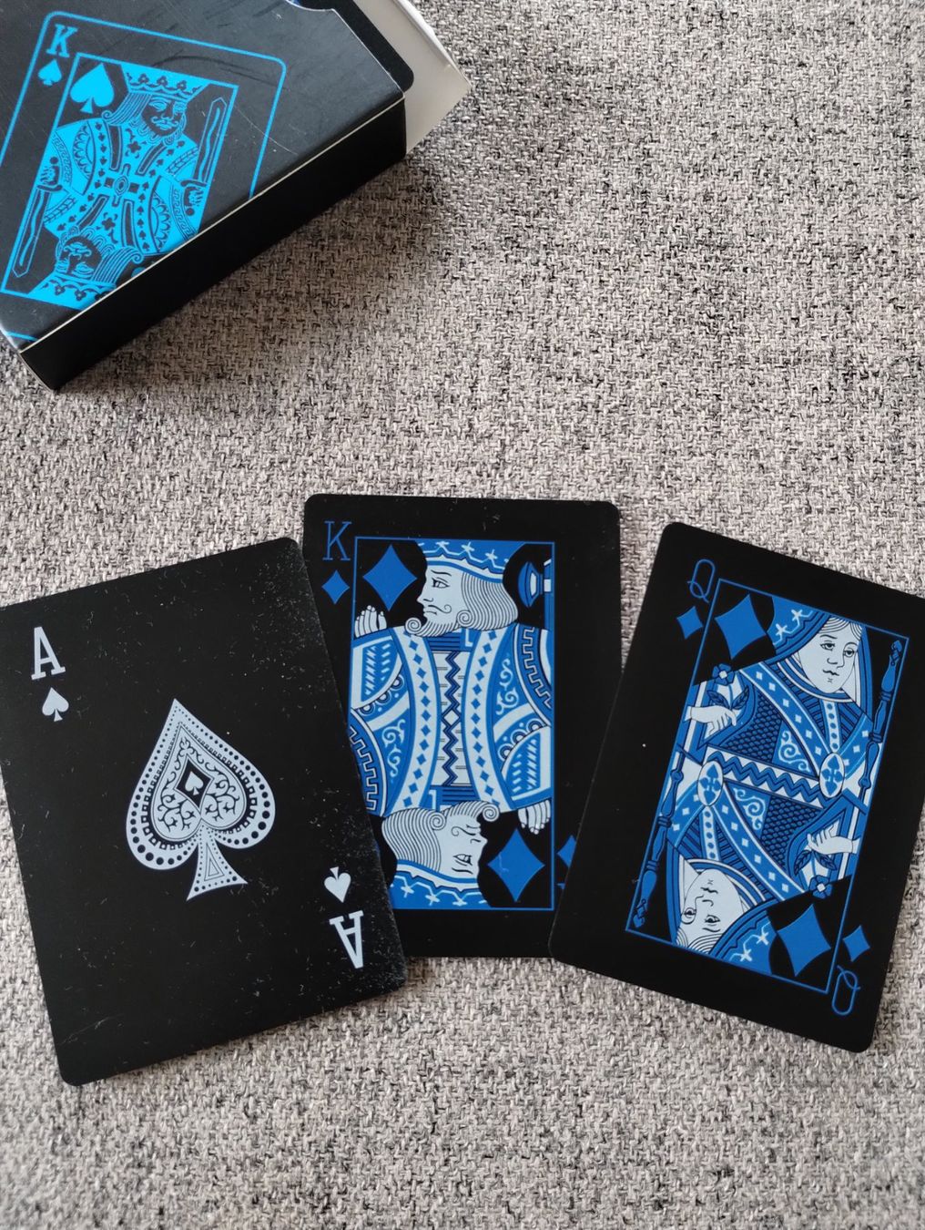 Spiele: Cartes de poker flexible imperméable bleu/noire – Neu (gemäss Beschreibung) aus Lausanne von Martinucci 2