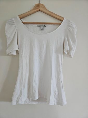 weisses T-Shirt mit süßen Ärmeln, Grösse M