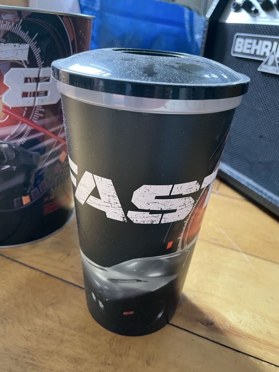 Recipients et similaires: Fast & Furious 8 Becher und Eimer Set – D'occasion à St. Gallen par luisel96 2