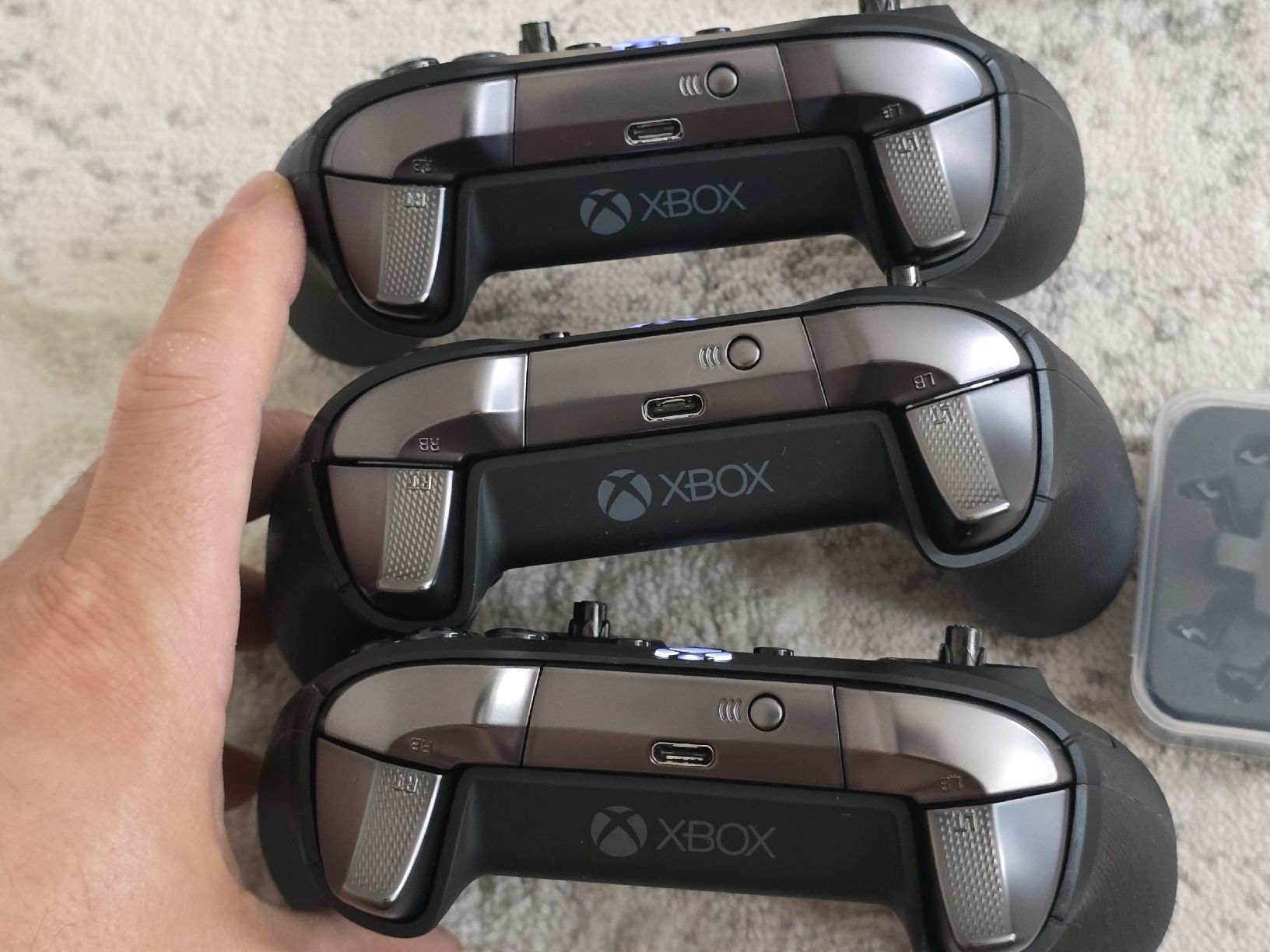 Microsoft Console: 3x Xbox Elite Series 2 Controller + Zubehör – Usato da Basel venduto da Zait 5
