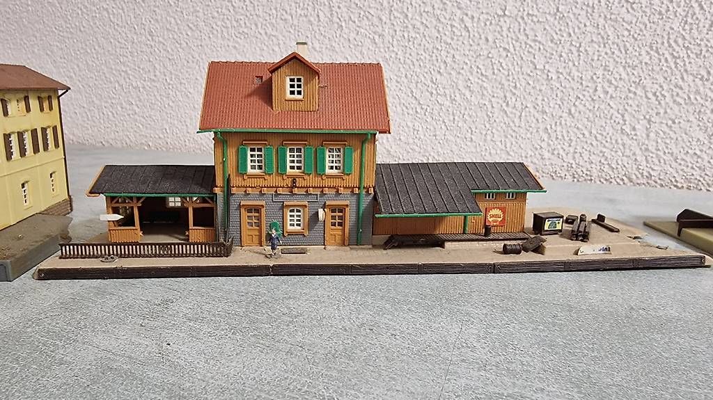 Modellini di ferrovie: 3 Modelleisenbahn Bahnhof vermutlich spur N – Usato da Hasle LU venduto da luc_9pxg 2
