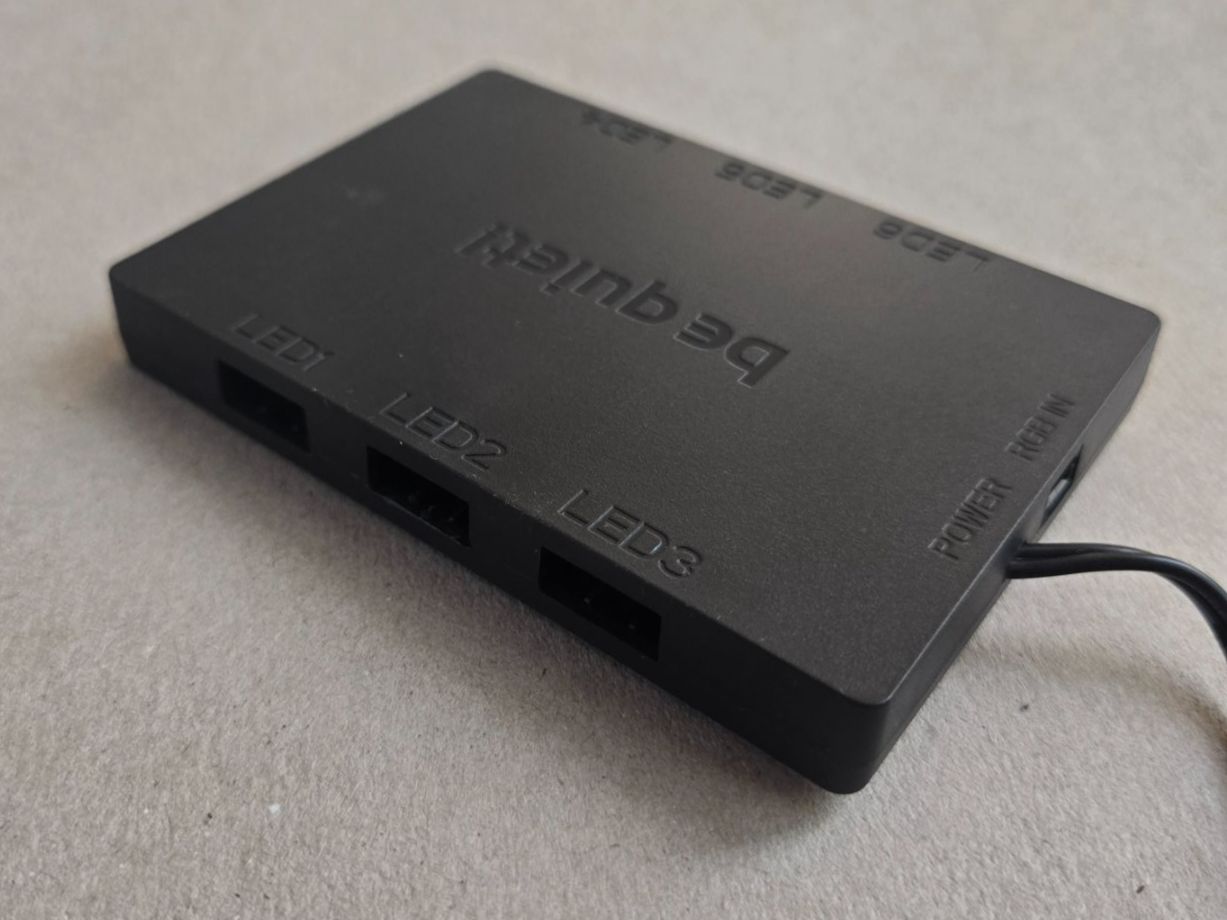 beQuiet! Custodie: be quiet! ARGB Hub V2 Light Wings Lüfter Controller – Nuovo (secondo la descrizione) da Hunzenschwil venduto da Fluz 1